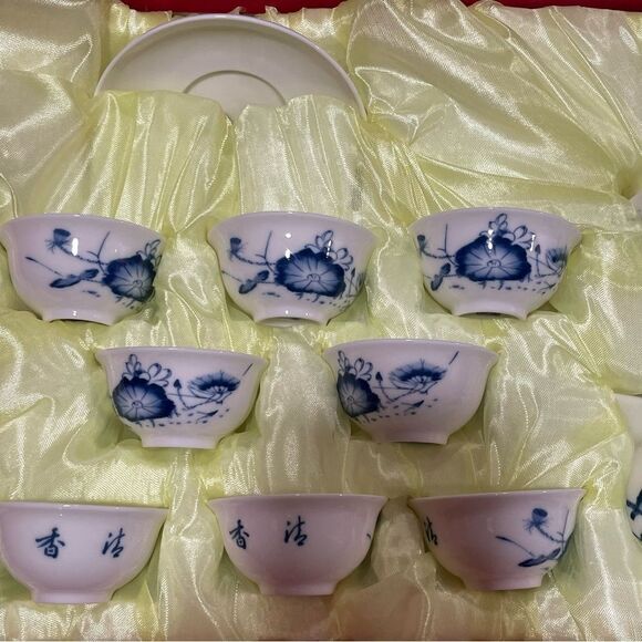 Chinese porcelain cobalt blue floral camellia gaiwan tea set of 12 - Picture 10 of 16